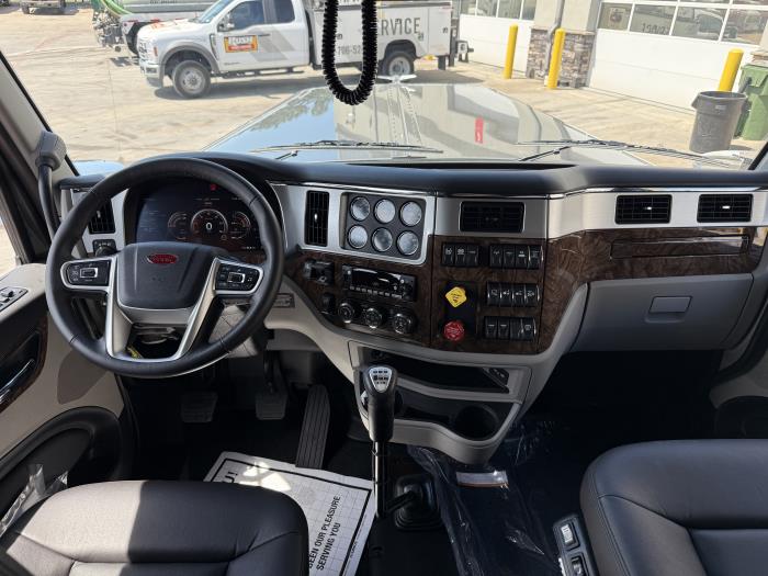 2026 Peterbilt 589-61