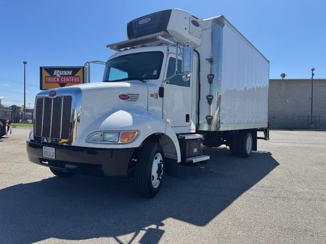 2018 Peterbilt 325-1