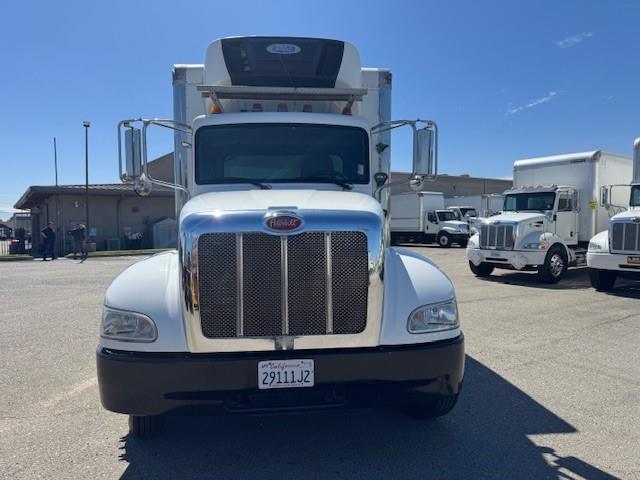 2018 Peterbilt 325-2