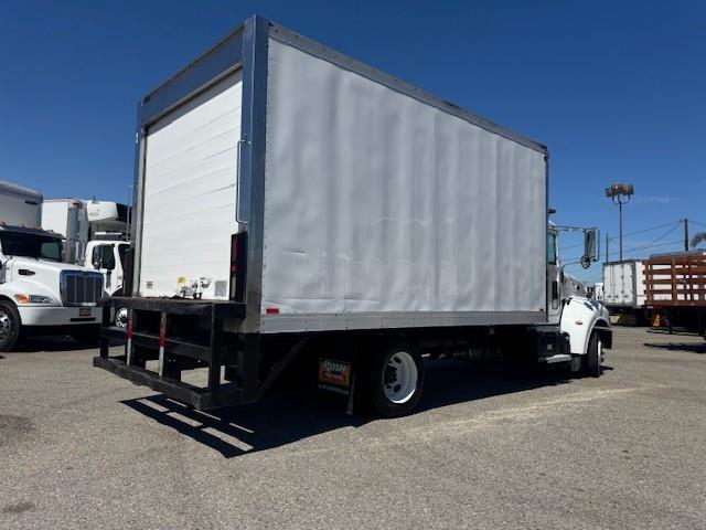 2018 Peterbilt 325-5