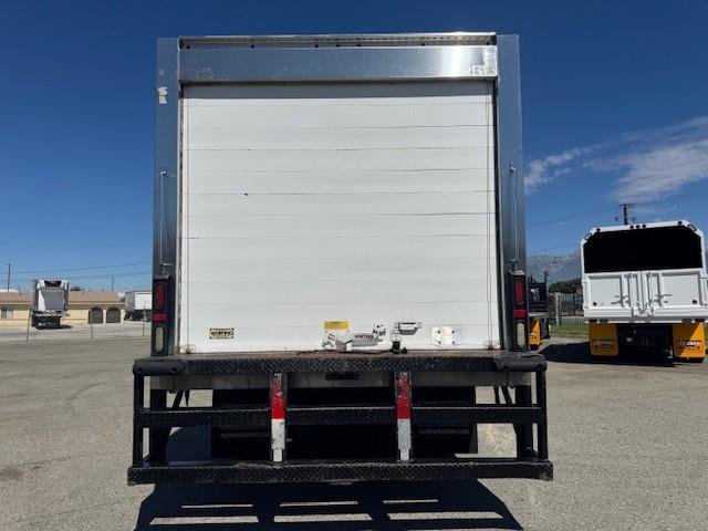 2018 Peterbilt 325-6