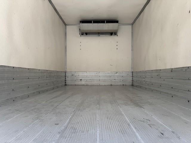 2018 Peterbilt 325-8