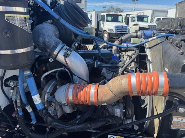 2018 Peterbilt 325-10