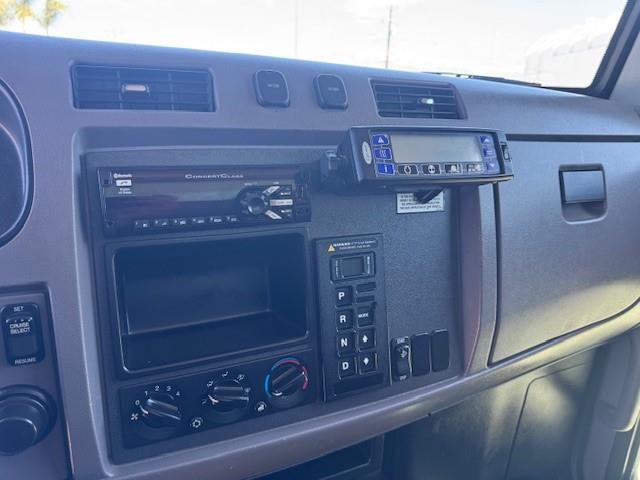 2018 Peterbilt 325-14