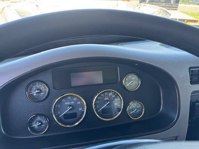 2018 Peterbilt 325-15