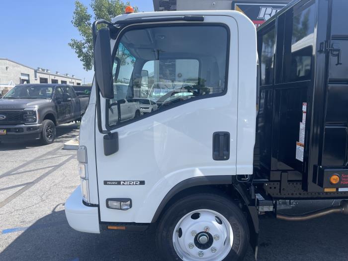 2025 Isuzu NRR-12