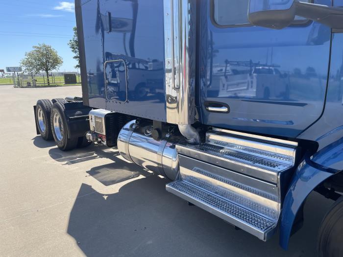2023 Peterbilt 579-4