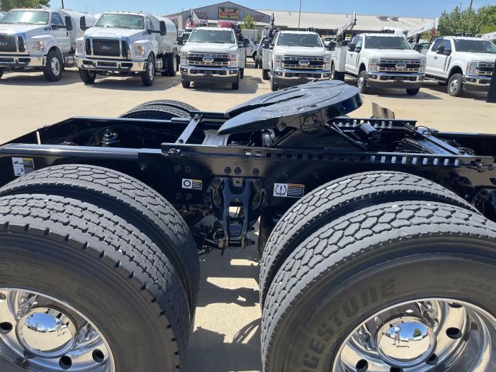 2023 Peterbilt 579-8
