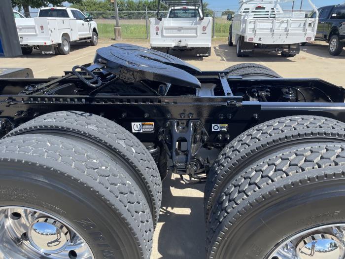 2023 Peterbilt 579-12
