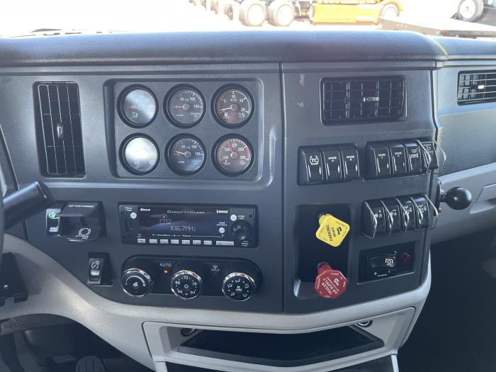 2023 Peterbilt 579-19