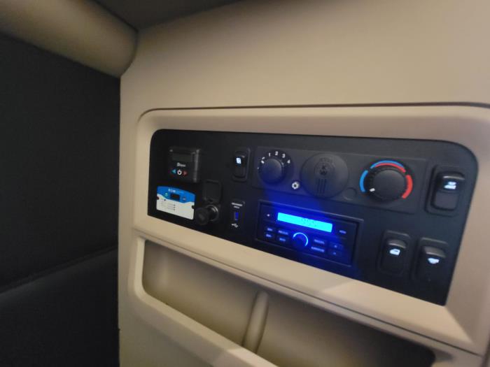 2023 Kenworth T680-27