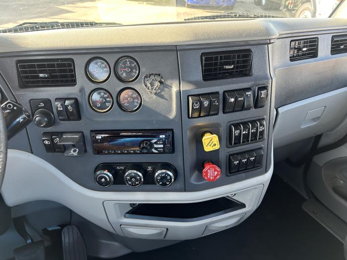 2020 Peterbilt 579-28