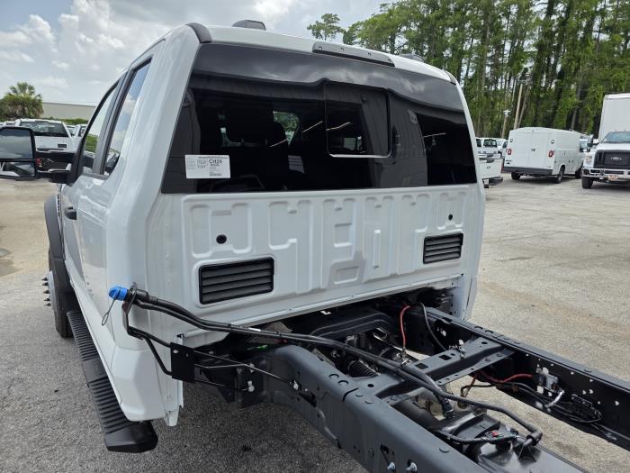 2025 Ford F-550-14