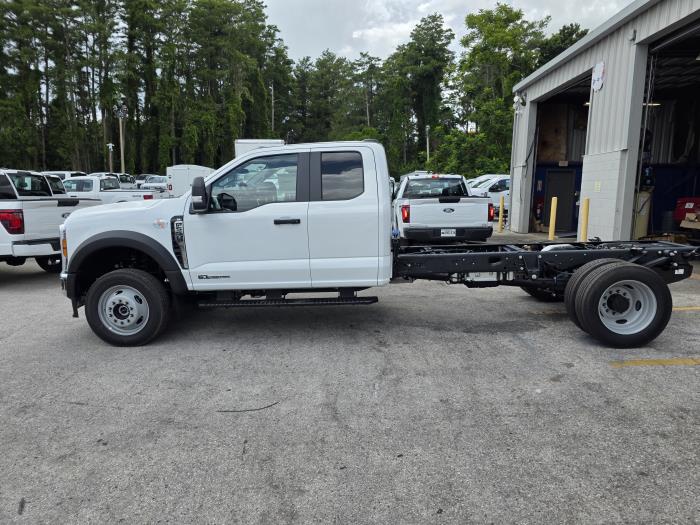 2025 Ford F-550-8