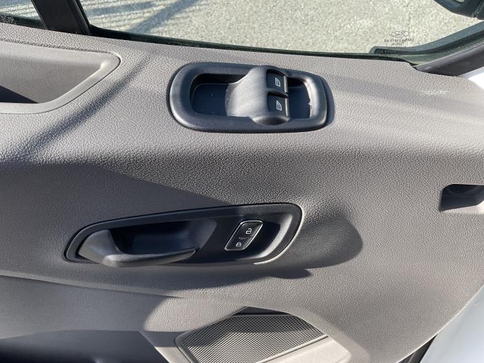 2025 Ford Transit-150-11