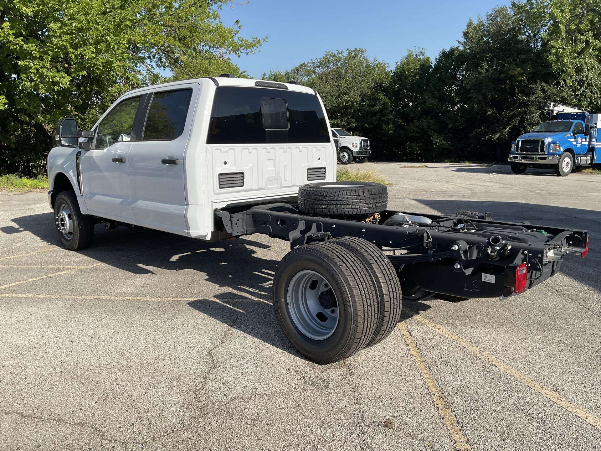 New 2025 Ford F-350 XL Crew Cab 4x4 Cab Chassis for sale #1918052 - photo 2