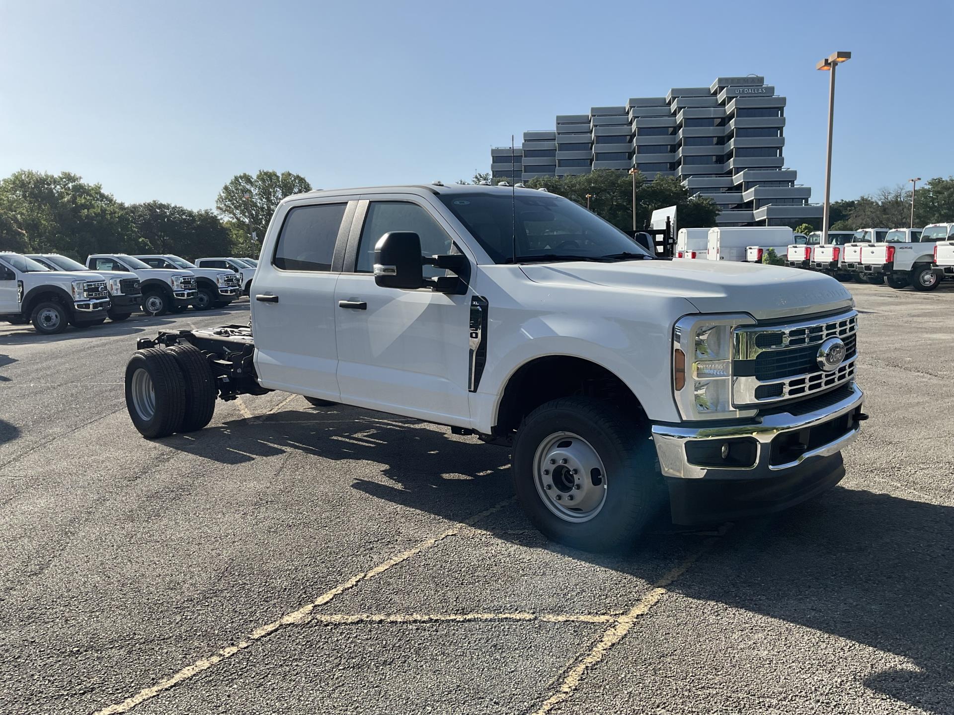 New 2025 Ford F-350 XL Crew Cab 4x4 Cab Chassis for sale #1918903 - photo 5
