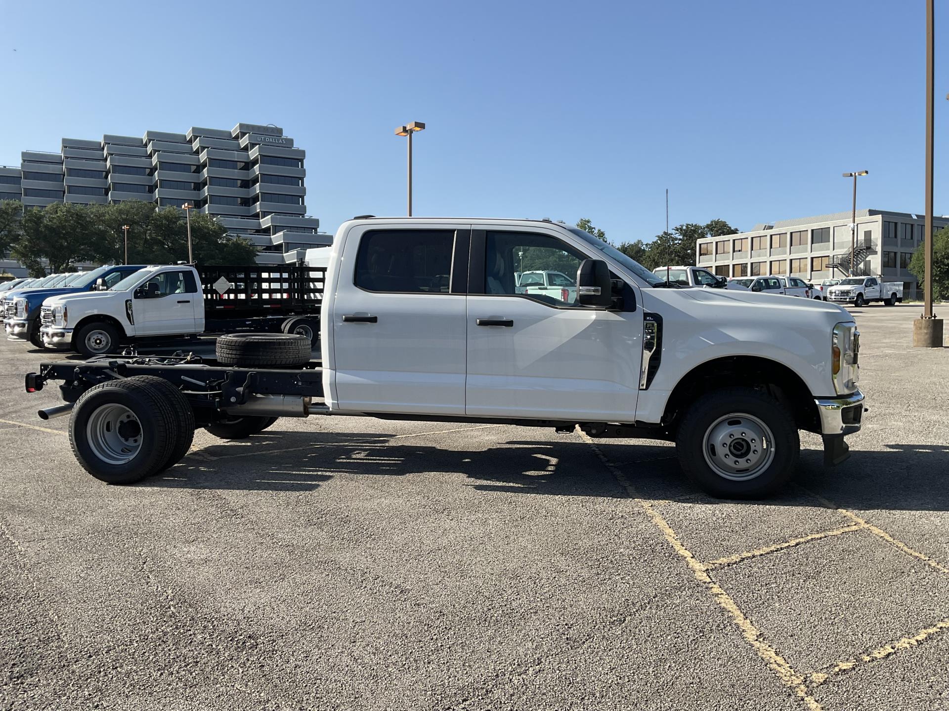 New 2025 Ford F-350 XL Crew Cab 4x4 Cab Chassis for sale #1918903 - photo 6