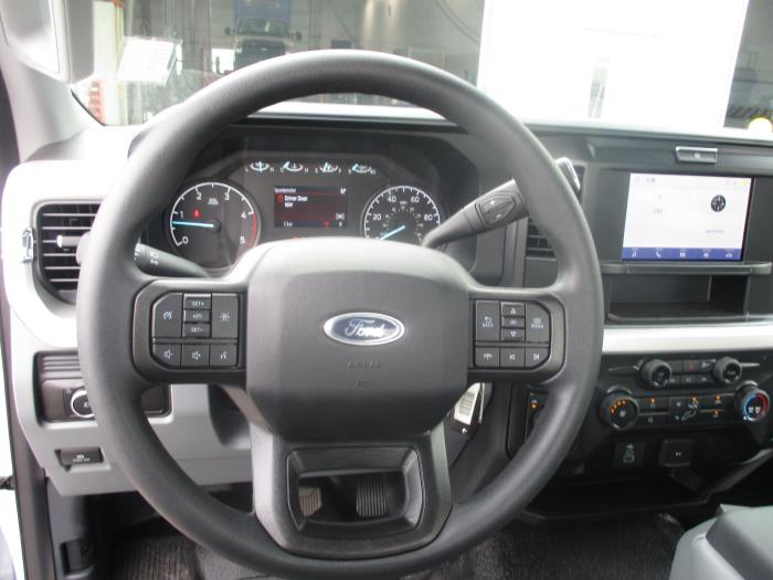 2025 Ford F-550-11