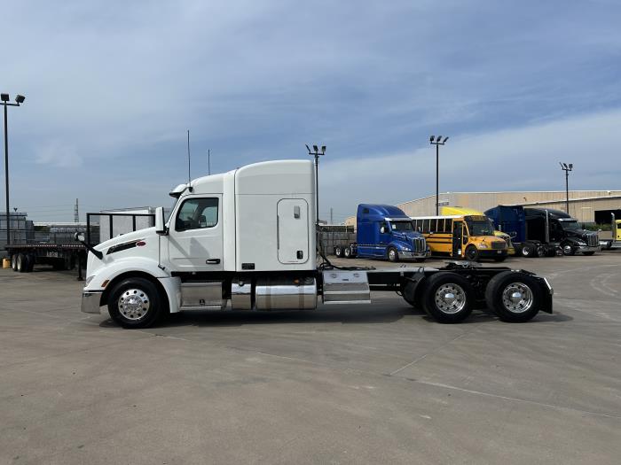 2023 Peterbilt 579-2