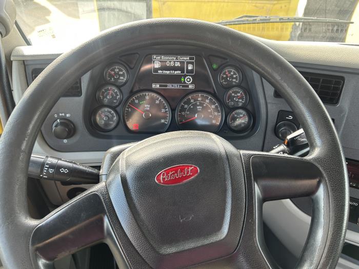 2021 Peterbilt 579-30