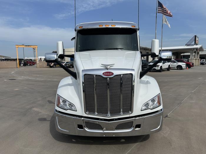 2023 Peterbilt 579-8