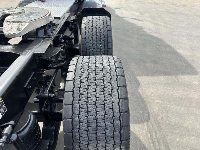 2023 Peterbilt 579-10