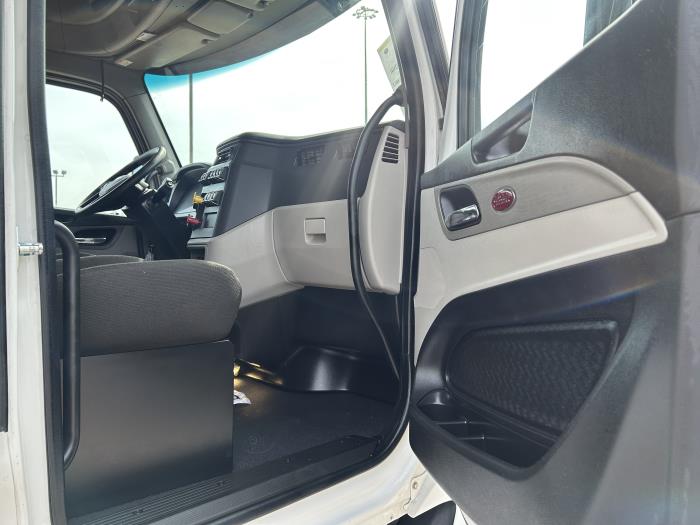 2023 Peterbilt 579-21
