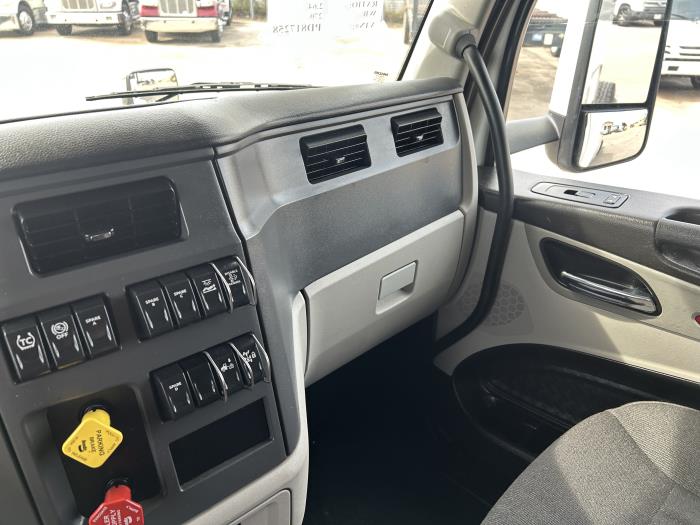 2023 Peterbilt 579-31
