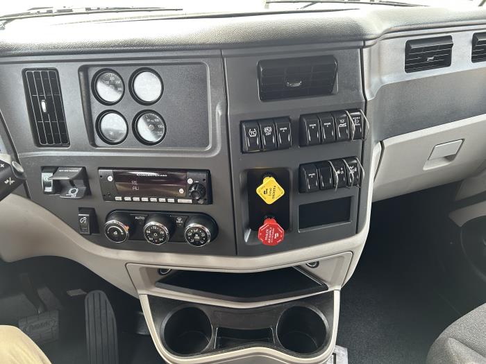 2023 Peterbilt 579-32