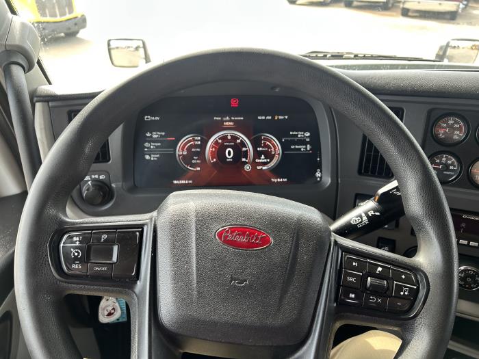 2023 Peterbilt 579-33