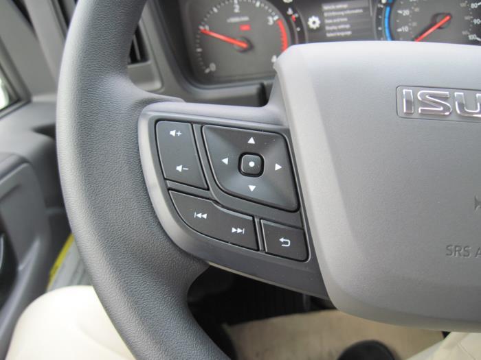 2025 Isuzu NRR-2