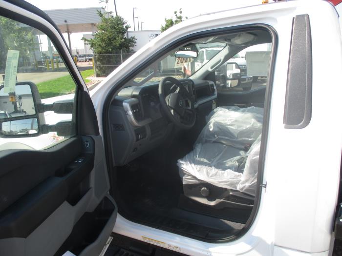 2024 Ford F-550-18