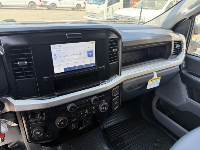 2025 Ford F-250-31