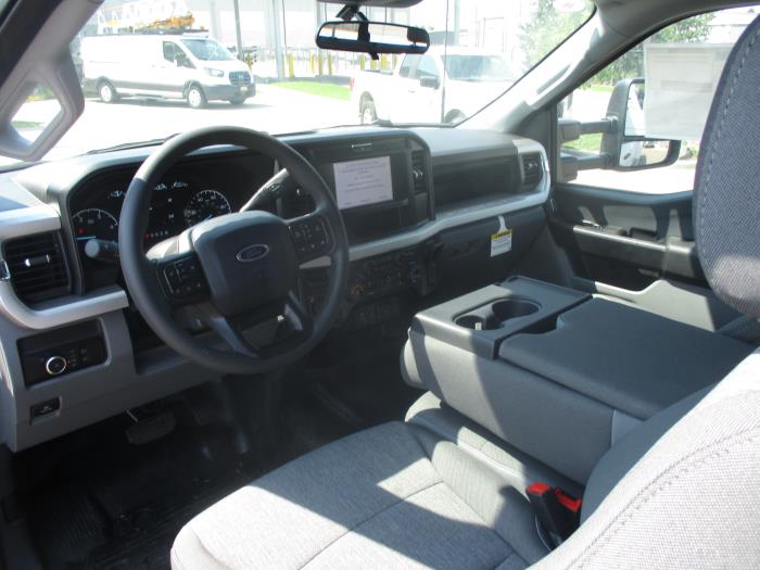 2025 Ford F-550-18