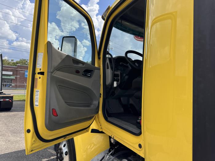 2021 Peterbilt 579-8