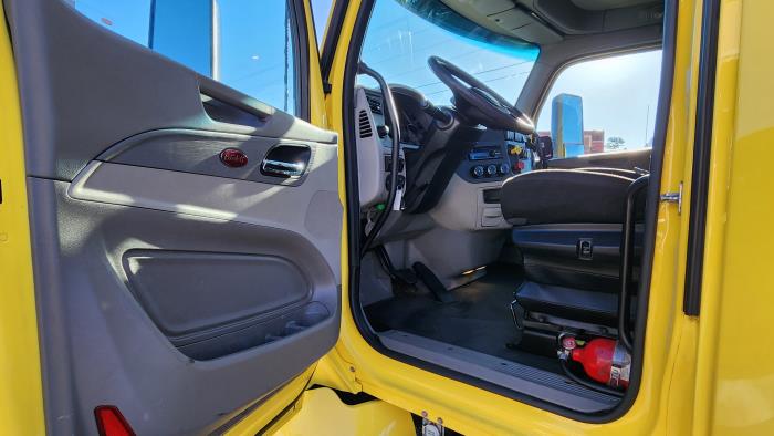 2021 Peterbilt 579-8