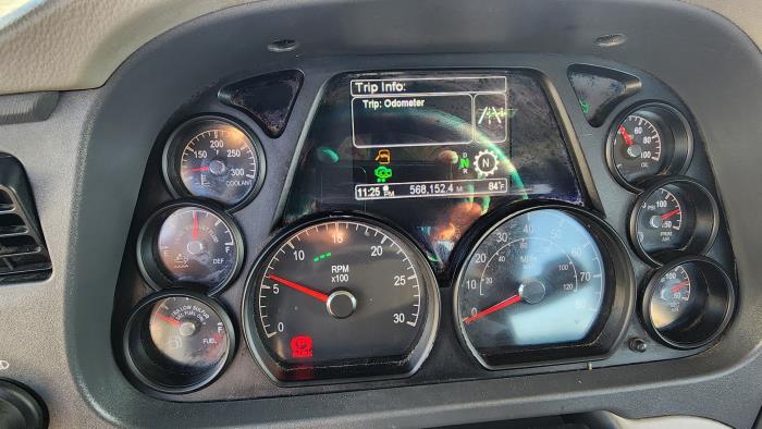2021 Peterbilt 579-13