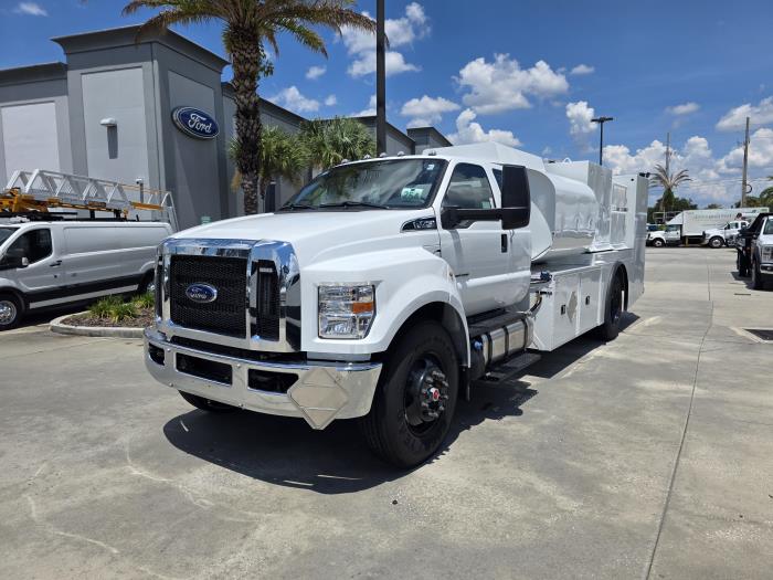 2025 Ford F-750-1
