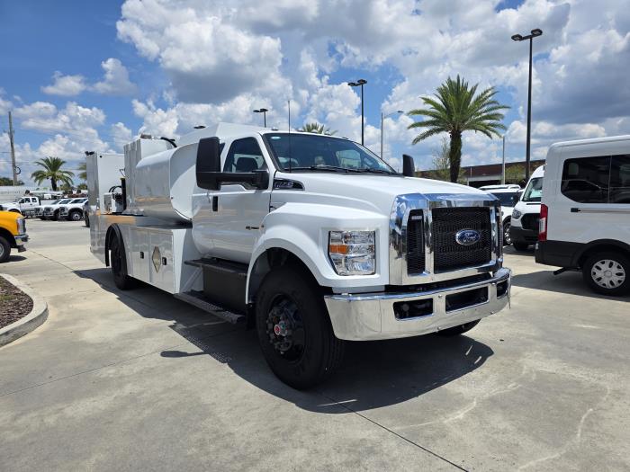2025 Ford F-750-2