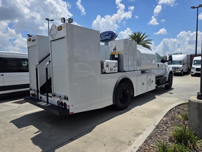 2025 Ford F-750 SuperCab photo 4