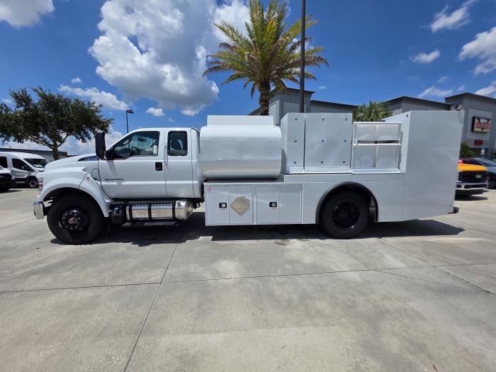 2025 Ford F-750-8