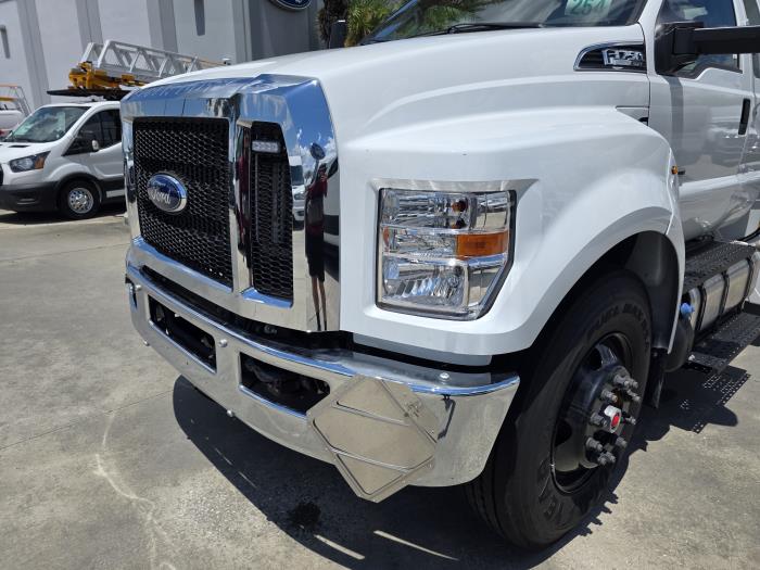 2025 Ford F-750-9