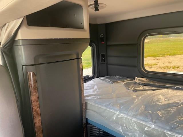 2026 Peterbilt 589-7