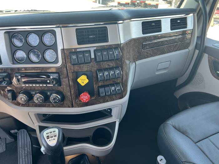 2026 Peterbilt 589-12