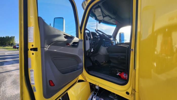 2021 Peterbilt 579-9