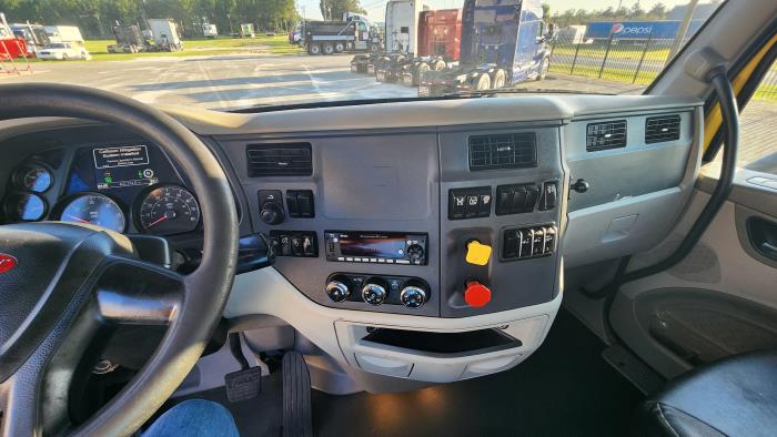 2021 Peterbilt 579-13