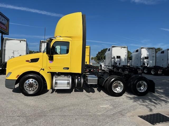 2021 Peterbilt 579-4