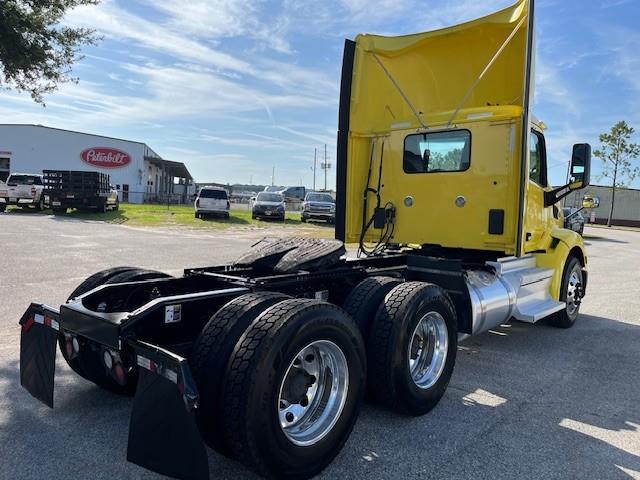 2021 Peterbilt 579-8