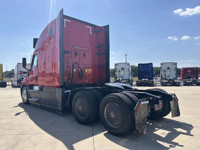 2022 Freightliner Cascadia-8